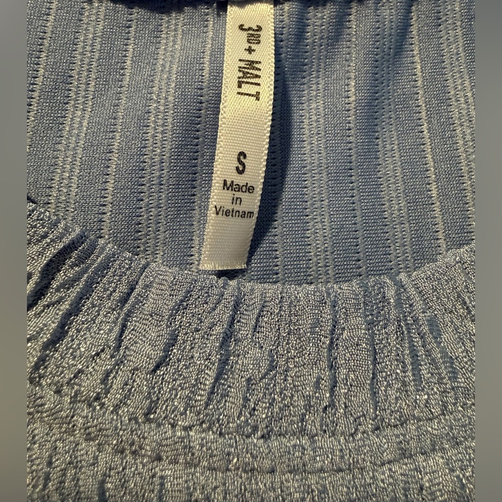 Light Blue Short Sleeve Classy Women's Top - Picture 4 of 5